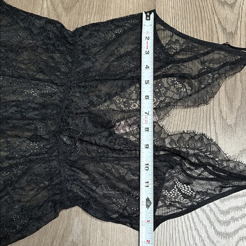 Victoria Secret Black Lace V-Back One Piece Bodysuit Romper‎ Size Small